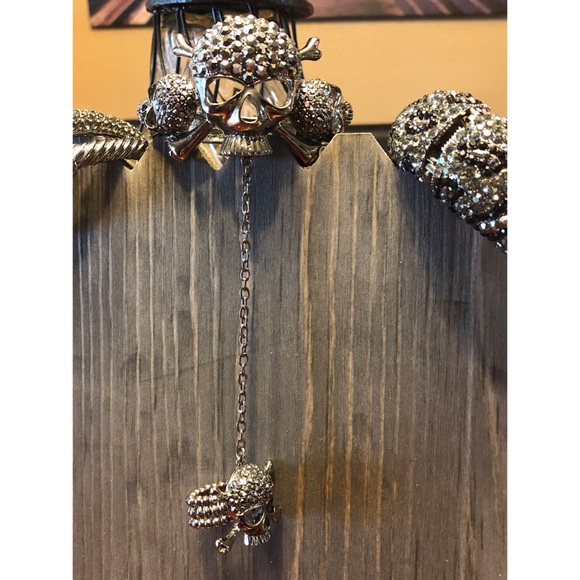 Crystal skull hinged cuff bracelet w/ring - Picture 2 of 8